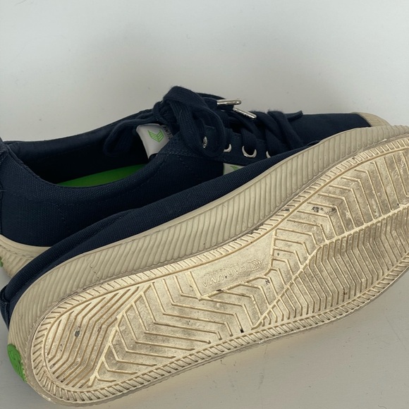 Cariuma Navy Blue Sneakers with Cream Soles size 9 - Picture 4 of 5